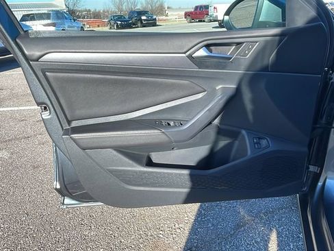 Used 2024 Volkswagen Jetta SE image 20