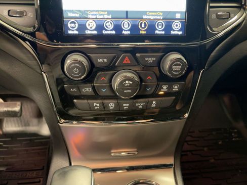 Used 2021 Jeep Grand Cherokee Laredo X image 19