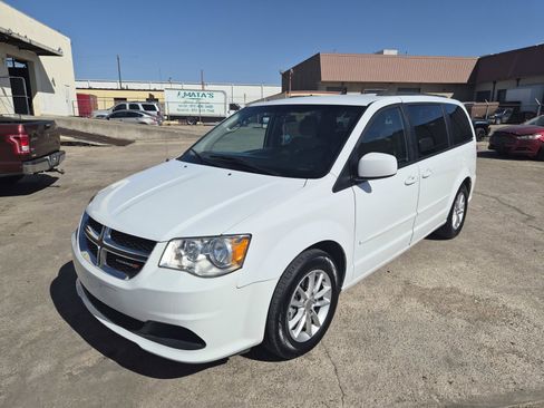 Used 2016 Dodge Grand Caravan SXT image 1