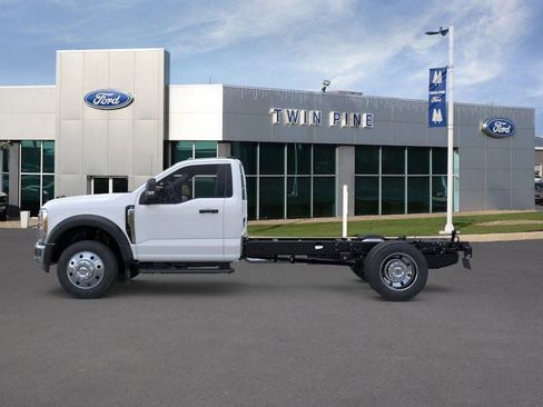New 2025 Ford F450 XLT w/ XLT Value Package image 3
