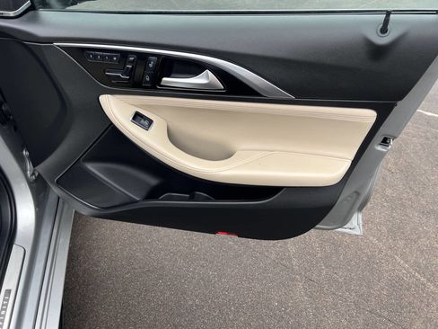 Used 2018 INFINITI QX30 Premium w/ Navigation Package image 50