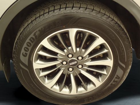 Used 2022 Lincoln Nautilus Reserve AWD/4WD image 9