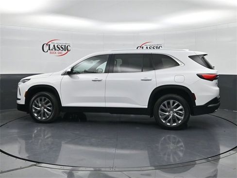 Used 2025 Buick Enclave Preferred image 2