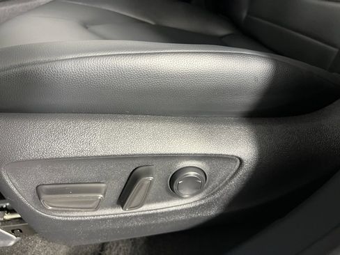 Used 2025 Toyota Highlander XLE image 22