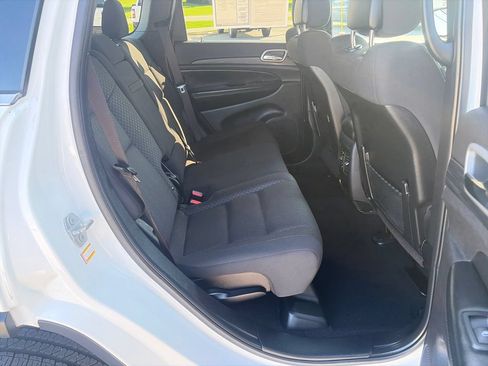 Used 2020 Jeep Grand Cherokee Laredo AWD/4WD image 40