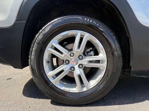 Used 2023 GMC Terrain SLE w/ Driver Convenience Package AWD/4WD image 17