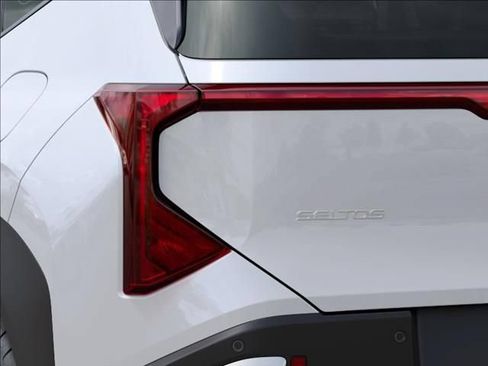 New 2027 Kia Seltos S FWD image 11