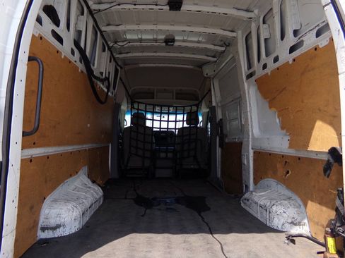 Used 2016 Nissan NV 2500 SL w/ Technology Package image 19