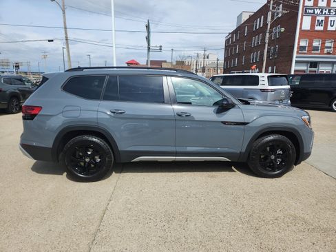 New 2026 Volkswagen Atlas Peak Edition image 6