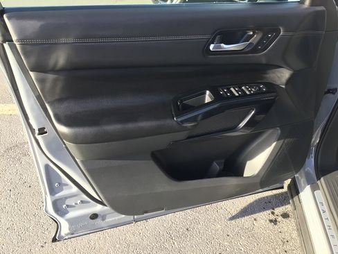 New 2026 Nissan Pathfinder Platinum image 9