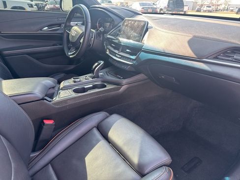 Used 2022 Cadillac CT4 V w/ Climate Package image 9