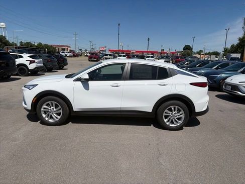 New 2026 Buick Envista Preferred w/ Convenience I Package FWD image 3