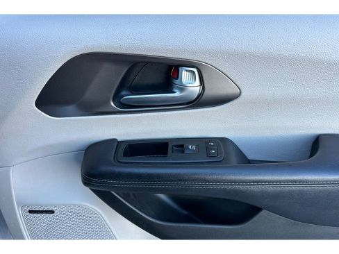 Used 2018 Chrysler Pacifica Limited w/ Advanced Safetytec Group image 20