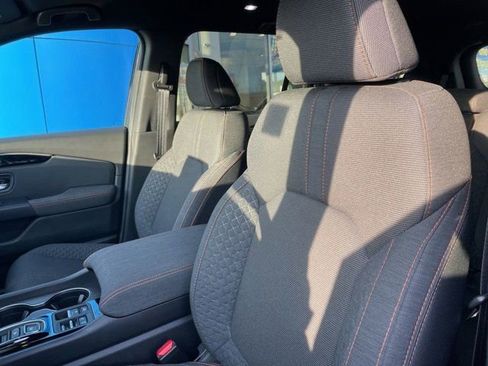 Used 2025 Honda Pilot Sport image 10