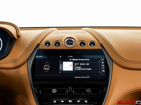 Used 2022 Aston Martin DBX image 28