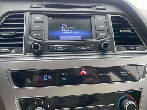 Used 2015 Hyundai Sonata SE w/ Option Group 09 FWD image 8