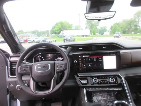 New 2026 GMC Sierra 2500 Denali Ultimate AWD/4WD image 17