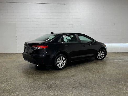 Used 2021 Toyota Corolla LE FWD image 3