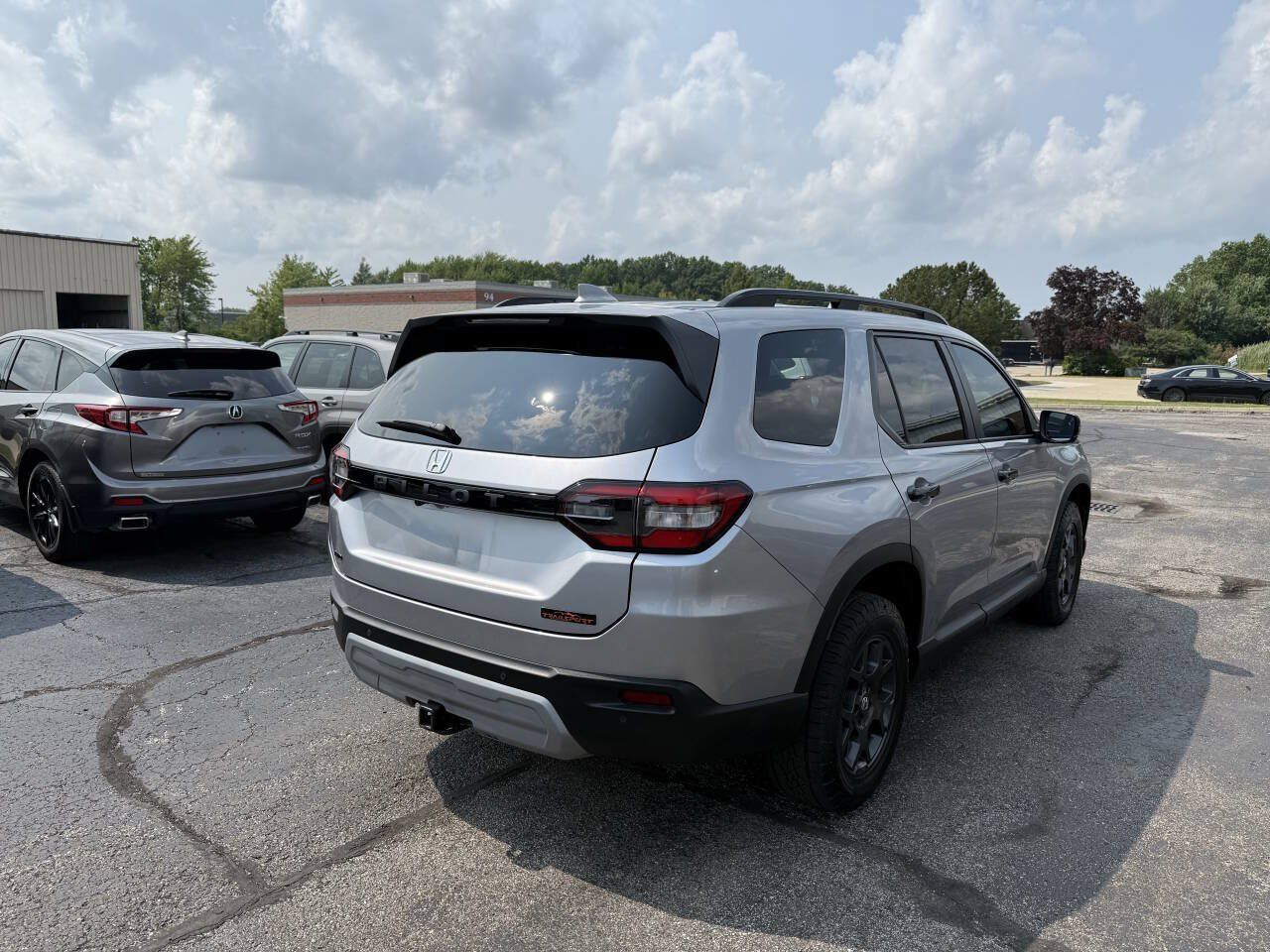 Used 2025 Honda Pilot TrailSport image 6