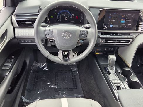 Used 2025 Toyota Camry SE w/ Convenience Package FWD image 11
