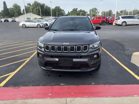 Used 2024 Jeep Compass Latitude w/ Sun and Sound Group AWD/4WD image 2