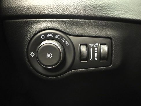 Used 2021 Jeep Compass 80th Special Edition w/ Sun and Sound Group image 33