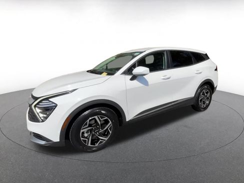 Used 2025 Kia Sportage LX image 8