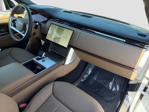 New 2026 Land Rover Range Rover SE image 14
