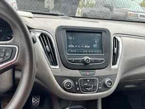 Used 2016 Chevrolet Malibu LT FWD image 7