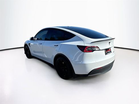 Used 2021 Tesla Model Y Long Range image 5
