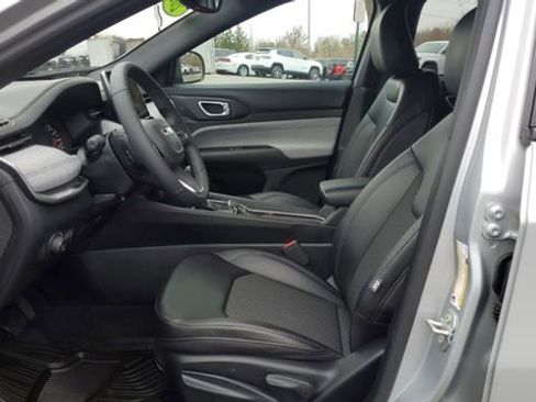 Certified 2024 Jeep Compass Latitude image 4