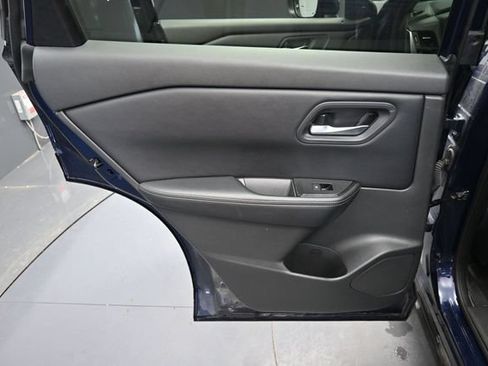 Used 2024 Nissan Rogue SV FWD image 13