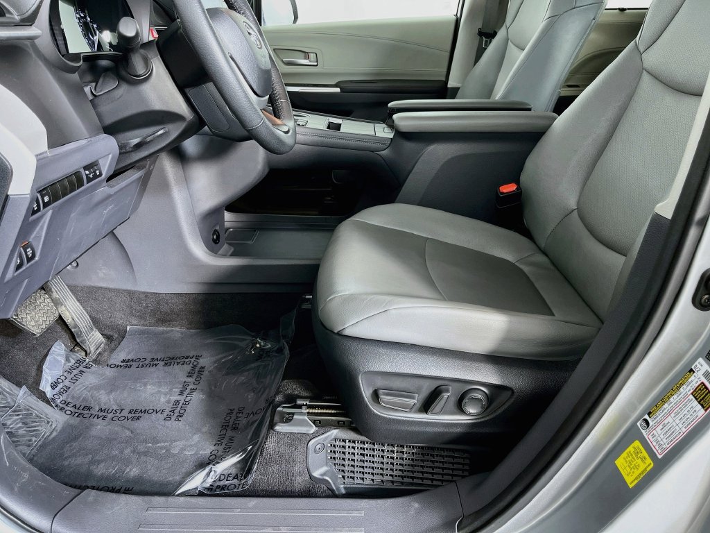 Used 2023 Toyota Sienna XLE AWD/4WD image 26