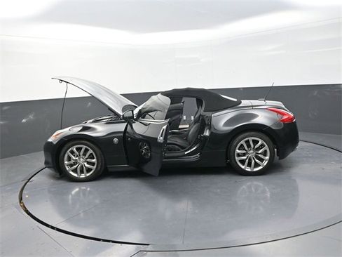 Used 2010 Nissan 370Z Touring image 34