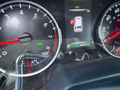 Used 2022 Toyota RAV4 XLE w/ Convenience Package FWD image 9