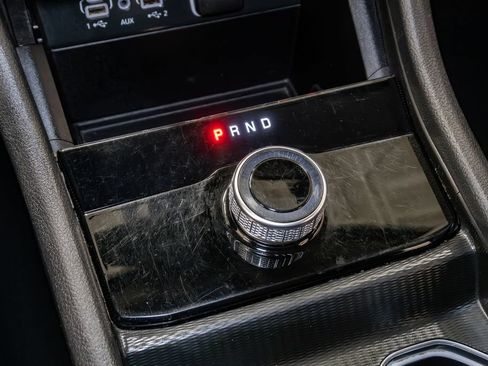 Used 2024 Jeep Grand Cherokee Laredo AWD/4WD image 23