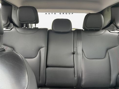 Certified 2021 Jeep Renegade Trailhawk image 16