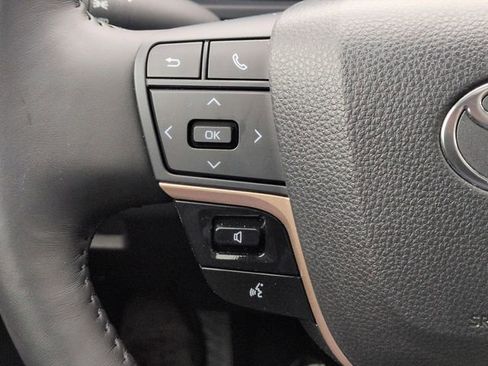 Certified 2023 Toyota Crown Limited image 18