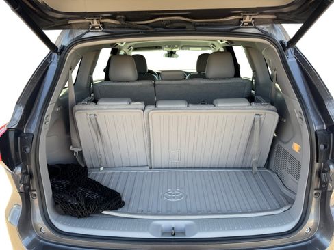 Used 2017 Toyota Highlander Plus image 19
