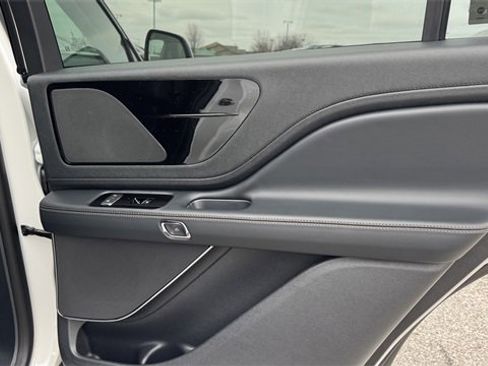 New 2026 Lincoln Aviator AWD w/ Jet Appearance Package image 13