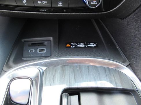 Certified 2023 Buick Enclave Essence image 24