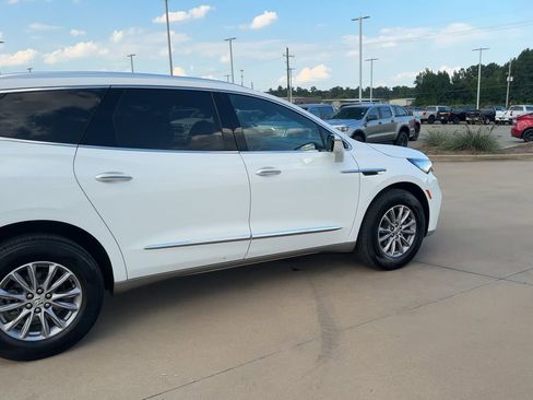 Used 2024 Buick Enclave Premium image 9
