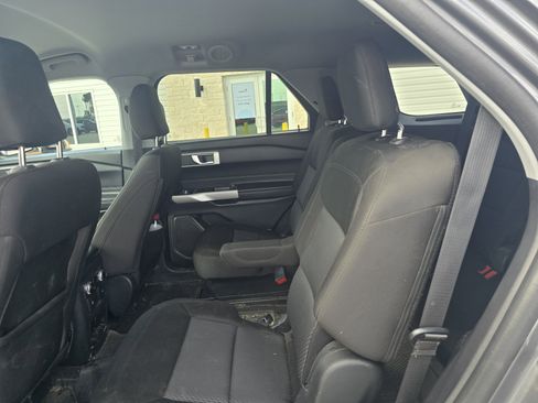 Used 2022 Ford Explorer XLT image 11