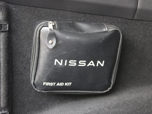 Certified 2022 Nissan Rogue SV w/ SV Premium Package AWD/4WD image 7