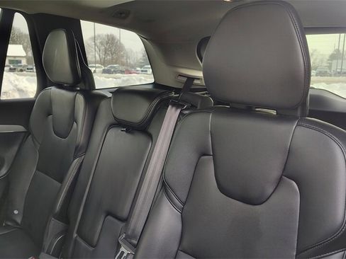 Certified 2022 Volvo XC90 T5 Momentum w/ Climate Package image 25