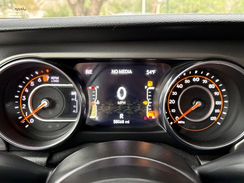 Used 2021 Jeep Gladiator Sport image 25