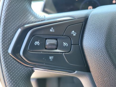 Used 2025 Chevrolet Trax LT FWD image 23