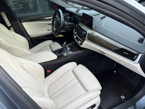 Used 2019 BMW 530i w/ Premium Package RWD image 4