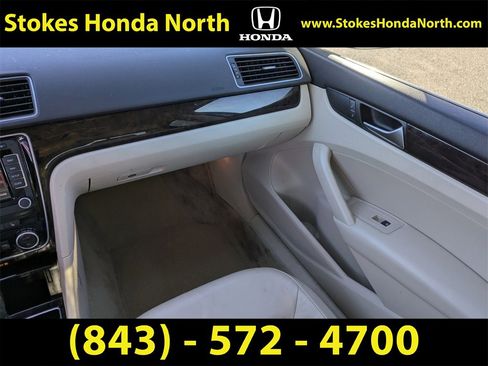 Used 2014 Volkswagen Passat TDI SEL Premium image 16