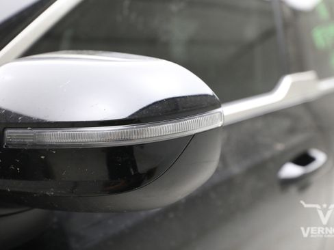 Used 2024 Kia Telluride EX w/ EX Captain's Chair Package FWD image 11